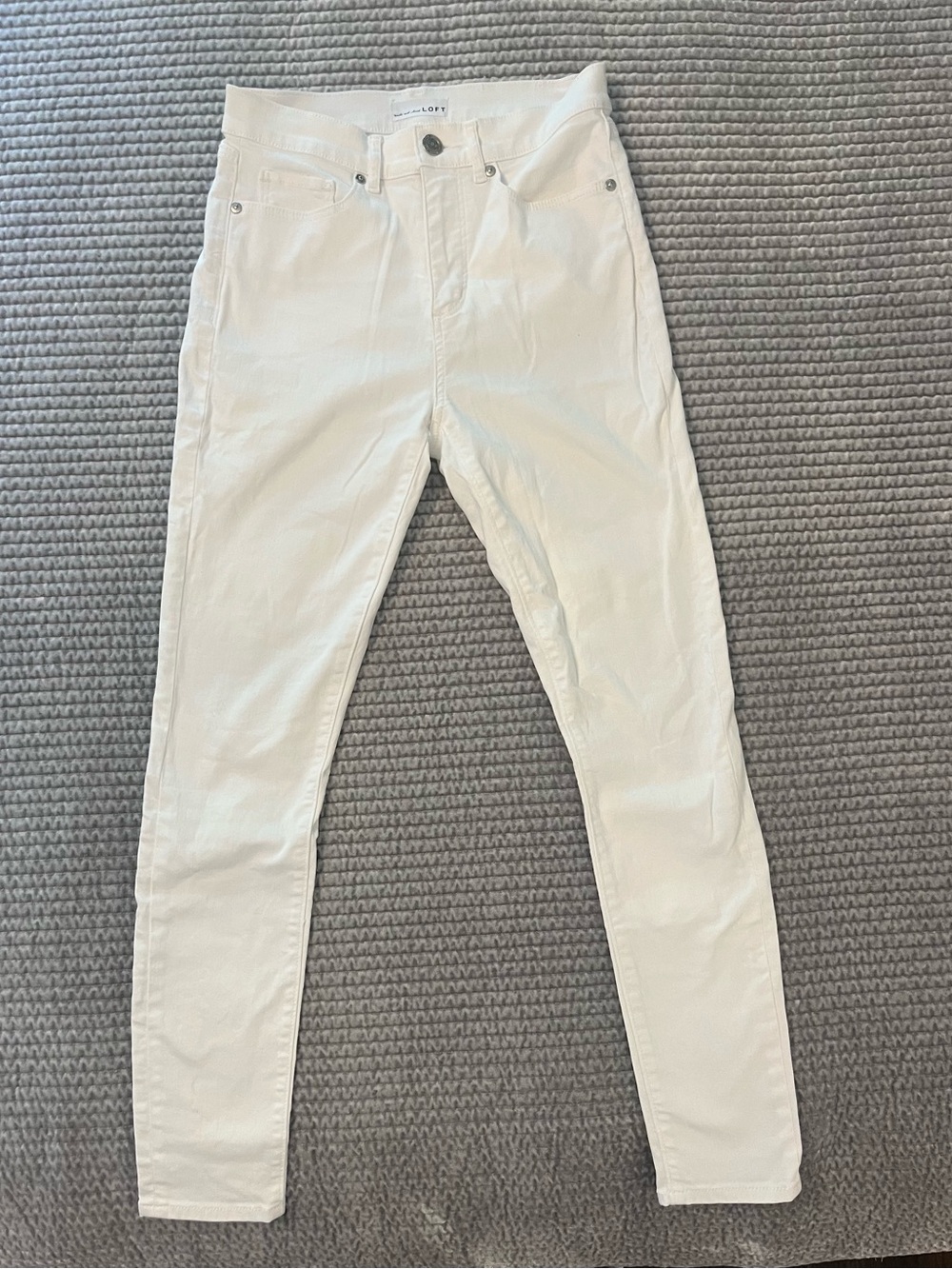 Women’s Skinny White Jeans - Clean Casual Style - Loft- size 2 -28” inseam
